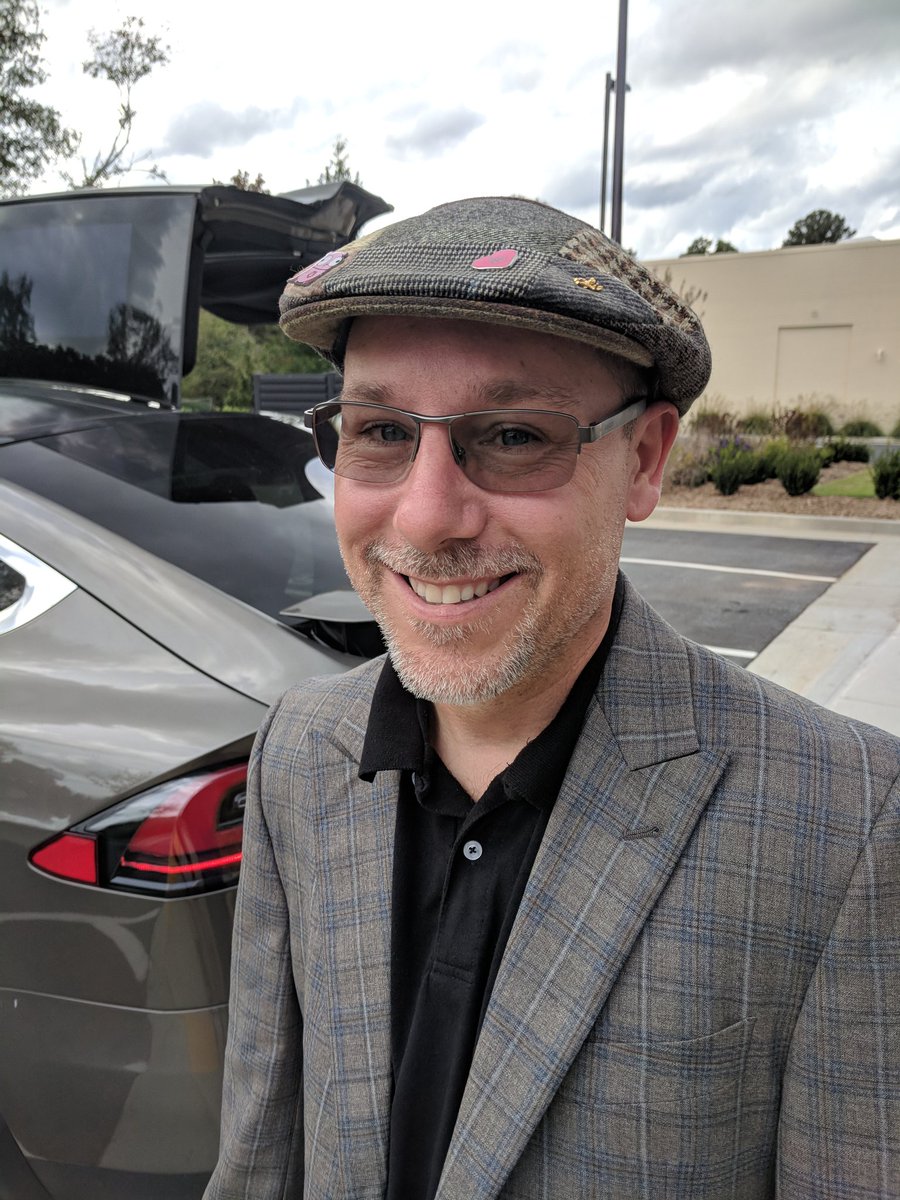 sjbrubaker's tweet photo. Love seeing @goinggodotnet with a shiny new @fullstory pin on his cap. Bill taught a truly excellent Go workshop this weekend! https://t.co/FE9c6io9KO