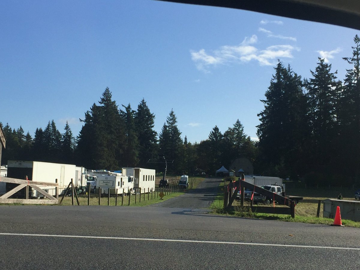 sammithewander's tweet photo. @yvrshoots @WhatsFilming. Shooting location at 16 ave and 192 Street. Not sure what it is but pretty awesome though!! https://t.co/yUSLm2Smr4