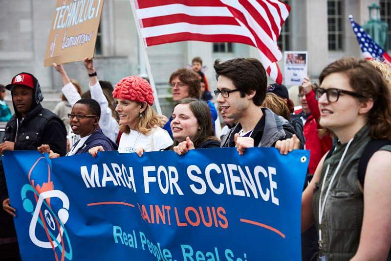 ScienceMarchSTL's tweet image. Today is the 6 month anniversary of the March for Science STL⚛️🇺🇸🌏❤️💚💜🖤💛💙🎉🎉

Do not surrender!
You do not stand alone!
Keep hope alive!