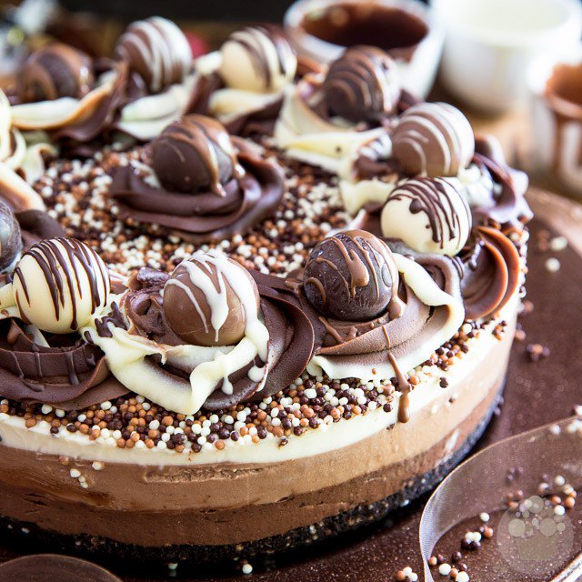 EvilTwinKitchen's tweet photo. Triple Chocolate No-Bake Cheesecake https://t.co/8NZtRt0VlL https://t.co/nHRVTYputO