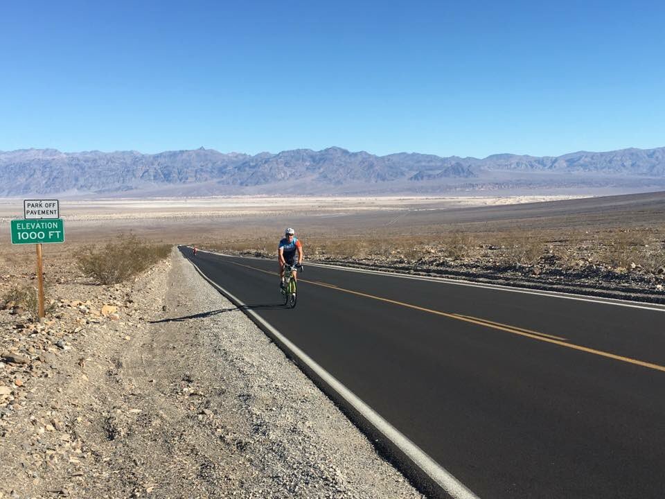 lowto_high's tweet photo. The climb from Stovepipe Wells #RAF100 #deathvalley https://t.co/nSvFHT8qXo