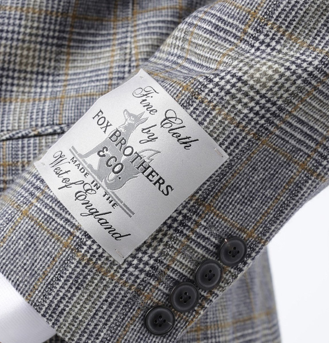 1772年創業の「FOX BROTHERS」のフランネルを使用したジャケットが登場