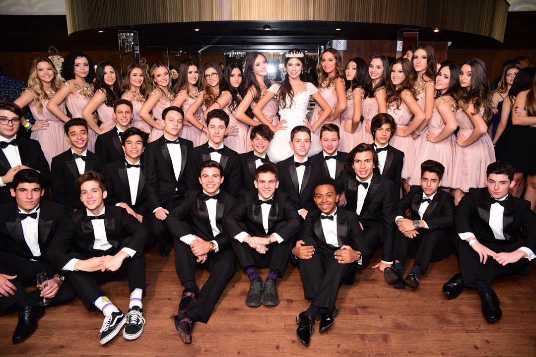 jujum102's tweet photo. Os convidados estavam lindos!!! . um sonho de toda a criança fazer uma festa de 15  e com todos esses convidados especiais @FernandaConcon https://t.co/2XxWnslJJX