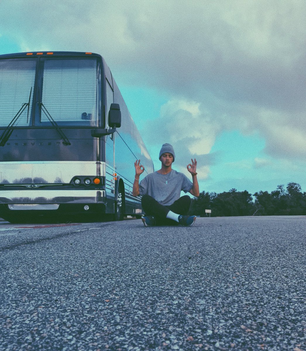 JVCKJ's tweet photo. F A L L 2 0 1 7 T O U R ☁️ https://t.co/JK0JVukNhA