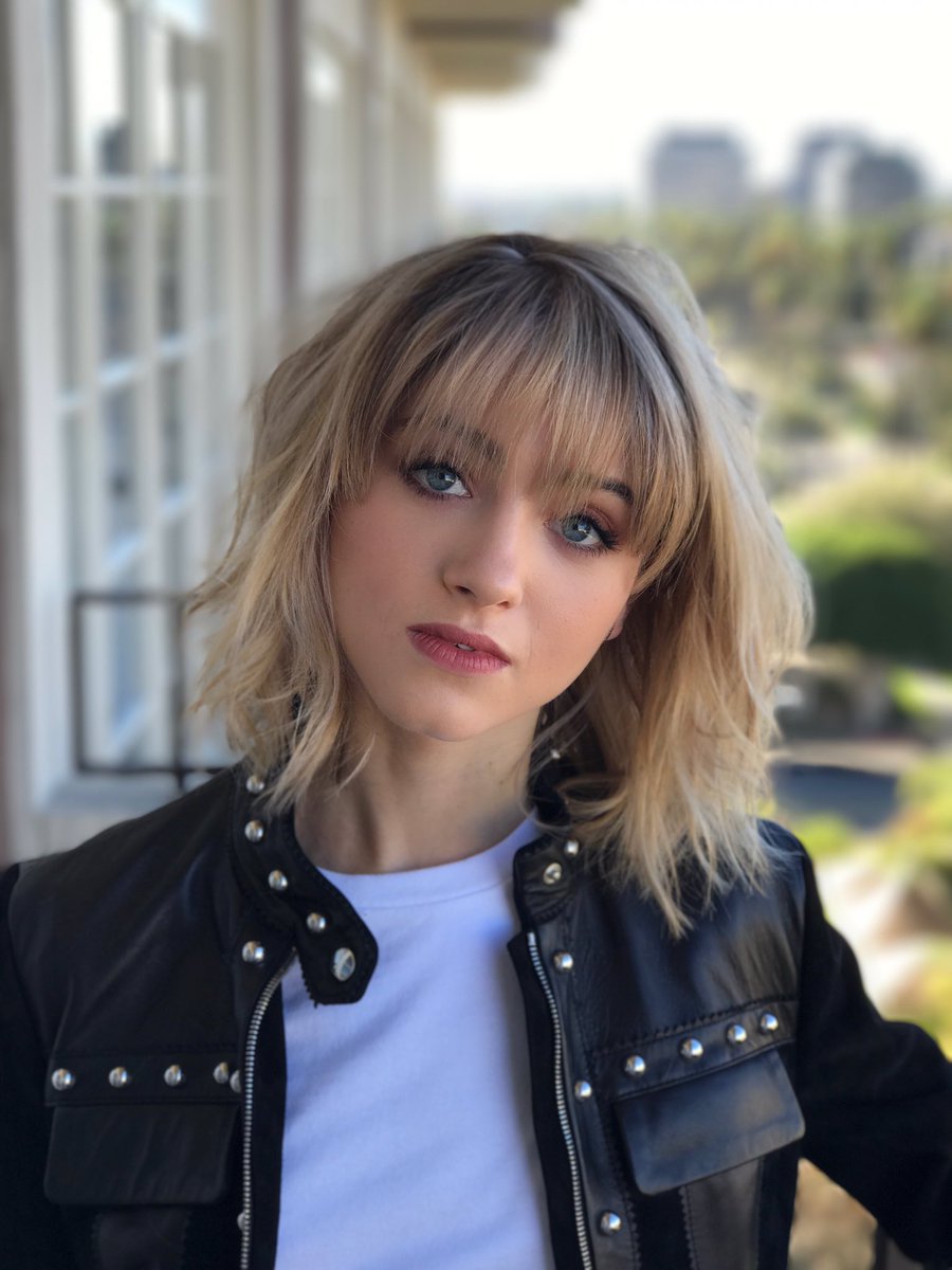 Marcmena's tweet photo. N A T A L I A
Who else is loving #StrangerThings star Natalia Dyer's new do? .
#hair me #marcmena
#styling @bradgoreski
#makeup @desiraecherman
@strangerthingstv @strangerthingstv @nattyiceofficial #nataliadyer #marcd #marcdit @xclusiveartists @warrentricomi #pressday https://t.co/0kAIiNVFFh