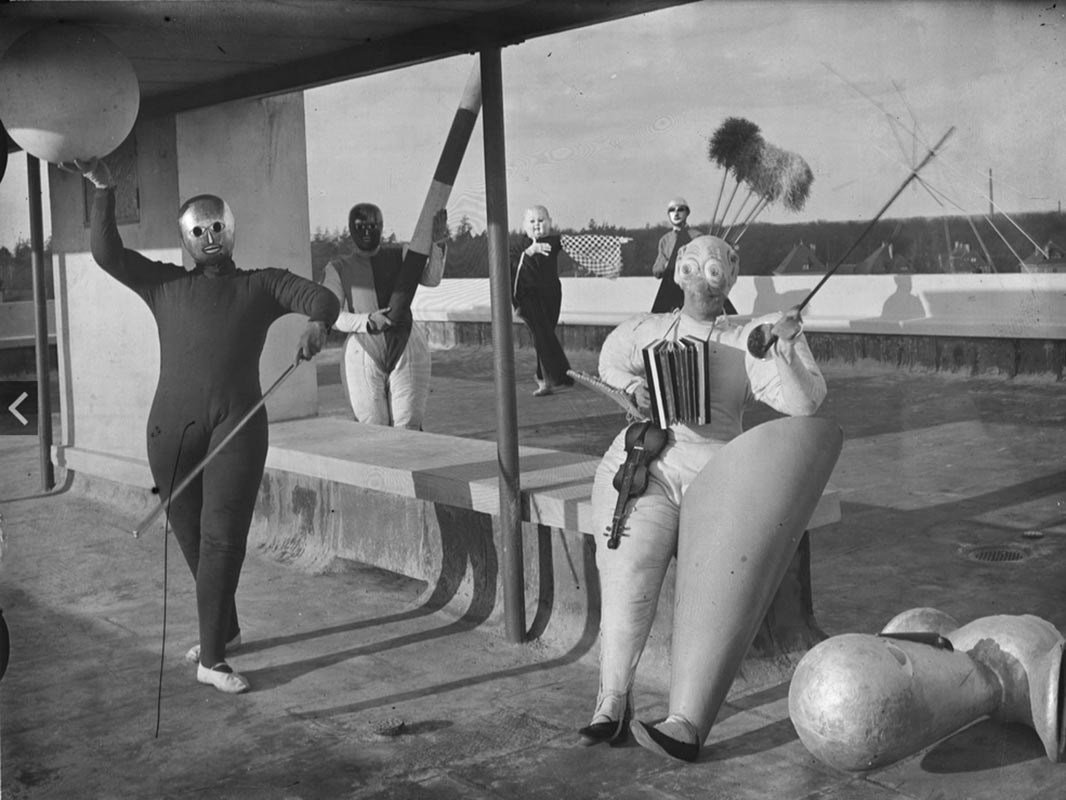 differ_e_a_nce's tweet photo. A french compression happens in the alleyway, denouncement-without-word. christ, the cinema event of ne0-without-the-hollywood-dominatrix https://t.co/lwWnmUwekE