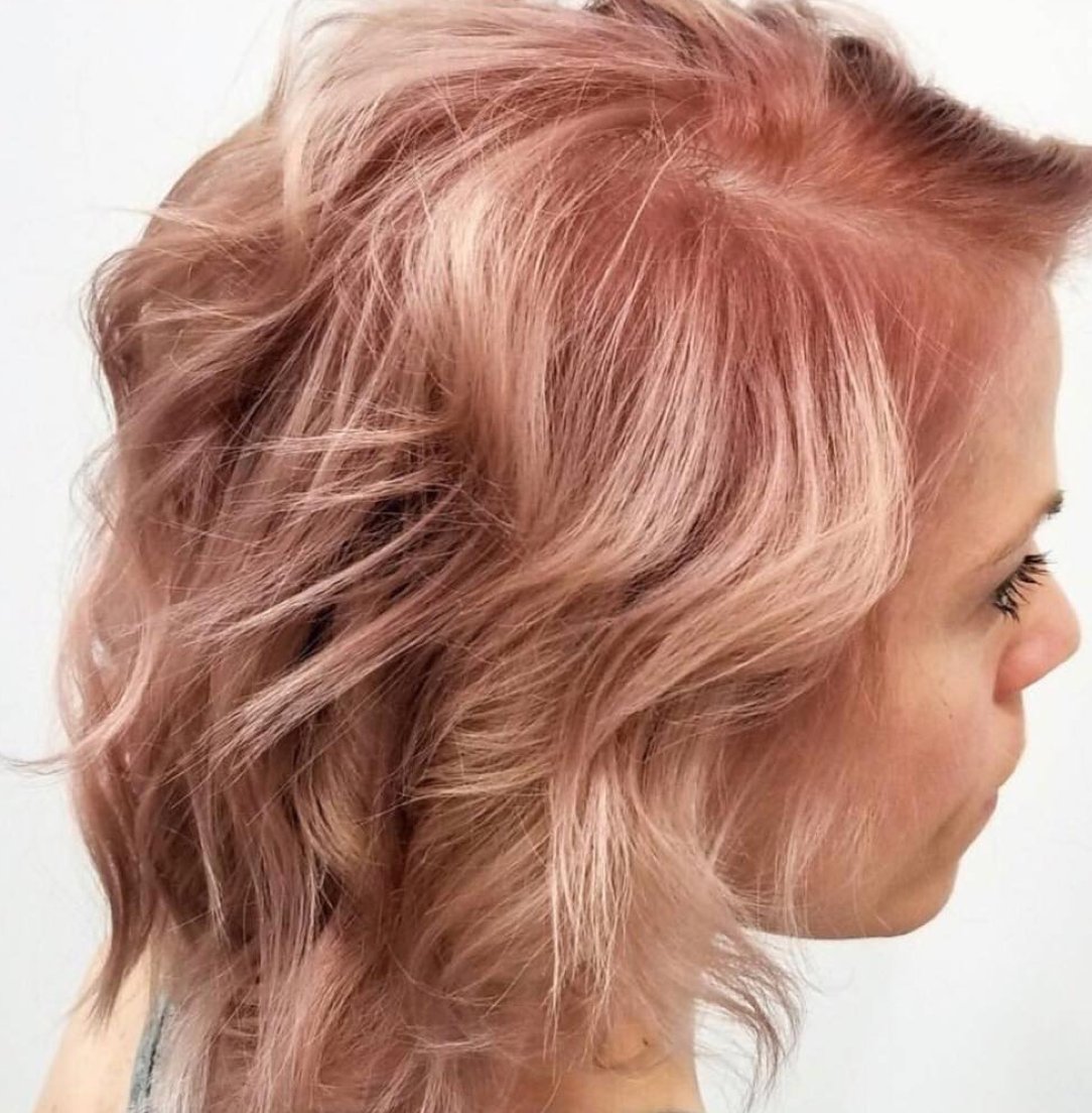 Rose Gold Vibes 😍 Styled By @hairhunter ✂️ We also carry professional products for stylists and mua Get all your kit needs @frendsbeauty ⚡️