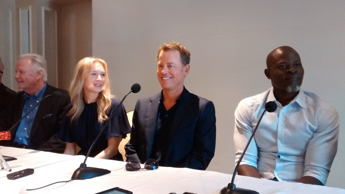 AngelaD39999138's tweet photo. Jon Voight, Renee Zellweger, Greg Kinnear &amp; Djimon Hounsou at"The Same Kind of Different as Me" press conference. https://t.co/Rt1W6iccZX