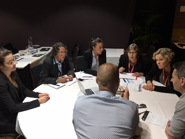 program_bridge's tweet photo. Summarising the learnings from the Biotech Commercialisation and Collaboration Experience #BridgeProgram2017 with Dr Jessica Droge @Amgen https://t.co/7cQlb17zmz