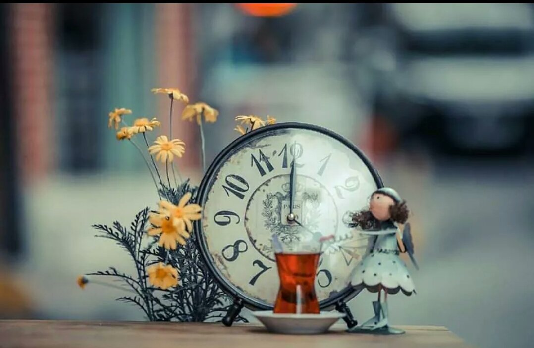 Güneşin doğduğu her ufukda
Umuda giden bir yol mutlaka vardır...
GÜNAYDIN_________