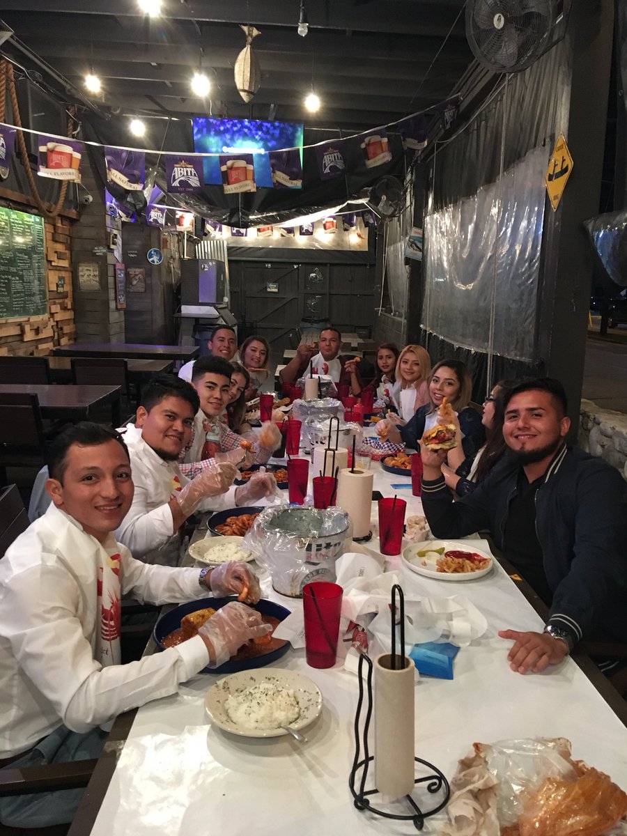 ragincrabdallas's tweet photo. We LOVE bringing smiles to our guests’ faces #ragincrab #SundayFunday #lowestgreenville #lovelowestgreenville https://t.co/mcRyvNN9oz