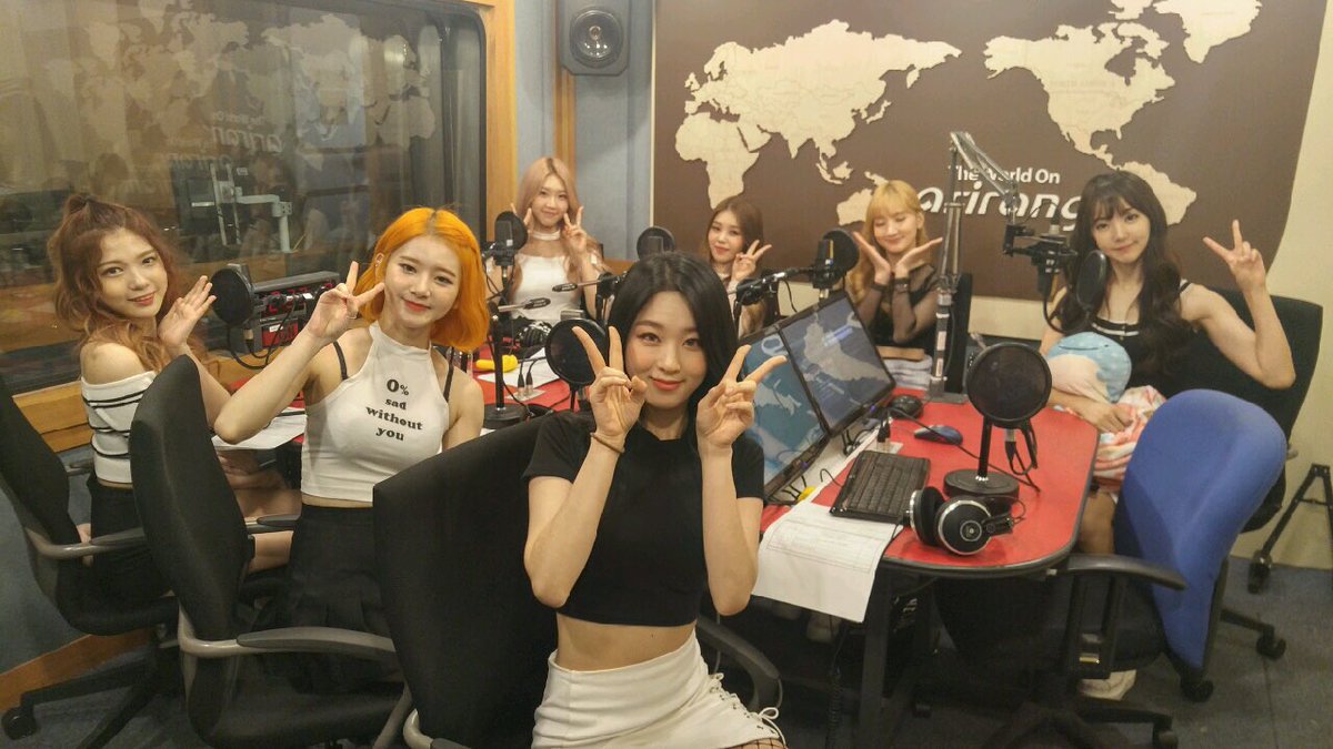 Hyunjipics's tweet photo. Hashtag at Arirang radio https://t.co/84NbZvjqxk