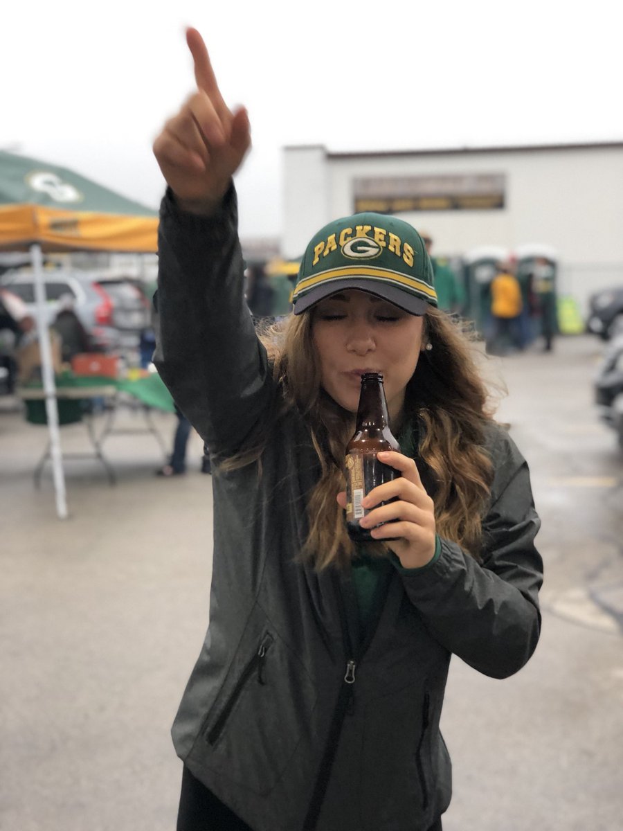 HaiHoepner's tweet photo. there’s no place like Lambeau💚🧀🏈 https://t.co/fRygdYvQlA