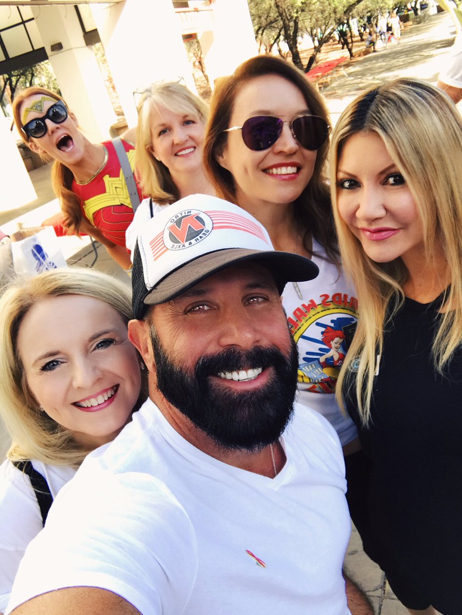 CareyPenaTV's tweet photo. What a turnout at @auntritas AIDS Walk AZ! So much ❤️ @NicoleStantonAZ @TylerJButler #AIDSWalk2017 #Phoenix #Arizona https://t.co/1THzvXZq9d