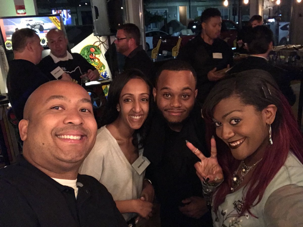 bwessnrae's tweet photo. Cincinnati & Dayton sales rally #Sprint @powerregionwins @klchadd21 @KayeMSprint16 https://t.co/KdcmfWLgN1