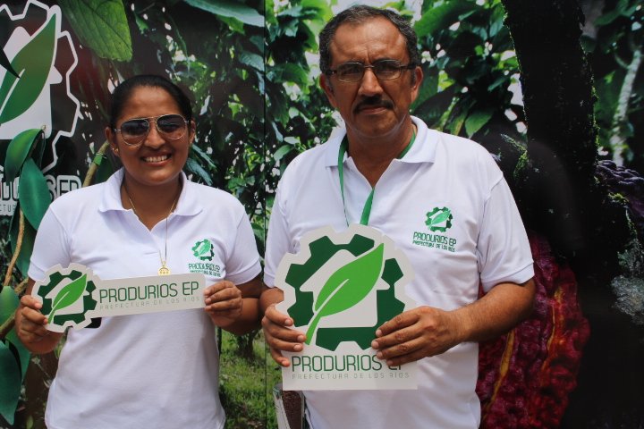 produrios's tweet photo. #3FeriaNacionalDeLaCosechaDeCacao
#Vinces
#Produrios/proyecto Cacao/JoséGuzmán/Gerente.
#baileartístico/intervención de autoridades locales. https://t.co/qbkkNhWlMs