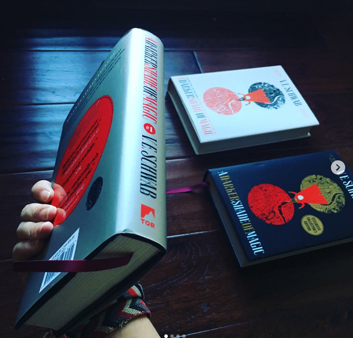 Victoria V E Schwab On Twitter There Are 3 Special Editions Of Darker Shade Of Magic The Black Us Edition The Silver Us Edition Bn Exclusive And The Black Uk Edition