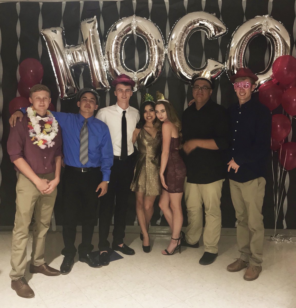 Beccaaa_Babeeee's tweet photo. hoco 🎈💛 https://t.co/T1LpIq2dD6