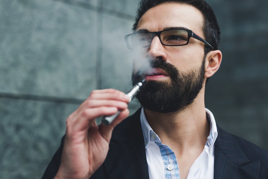 searchweedguide's tweet photo. The cloud of controversy around vaping continues to grow…What’s your opinion? Love it, hate it, never tried it? #Weedguide #vape #vaporizers https://t.co/NpEQGqniXy
