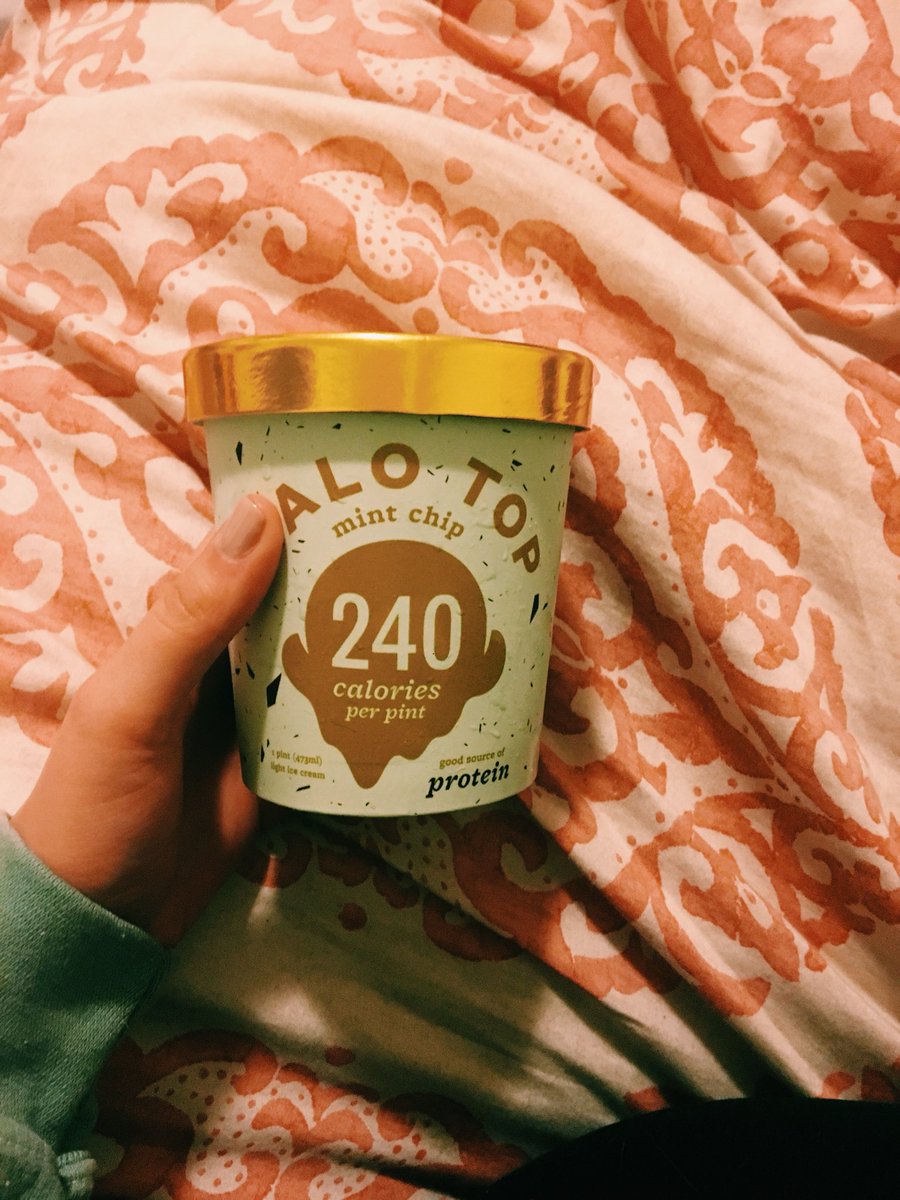 katiefitzness's tweet photo. Needed something sweet so I turned to @HaloTopCreamery! Guilt free dessert! #nighttimesnack #fsucan https://t.co/aOqqidBE78