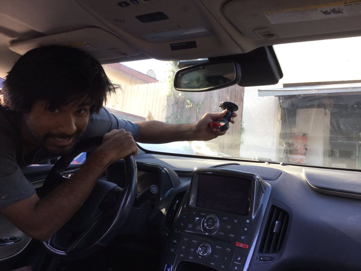 SOSdeliver's tweet photo. #SOSfreshupCar: Ali #detailing Caroline's #interior/#exterior and installing phone holster on windshield. #maintenance #service #santamonica https://t.co/M2Ofmusfcw
