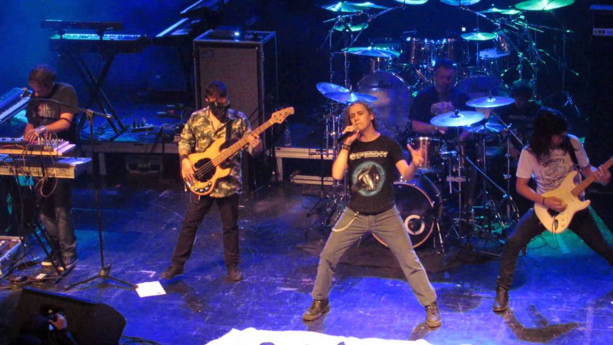 Sonando "No hay final" de <a href="/Arpeghy/">Arpeghy</a> en vivo en el estadio Malvinas 
Pone <a href="/glamnationparty/">Glamnation Party</a>