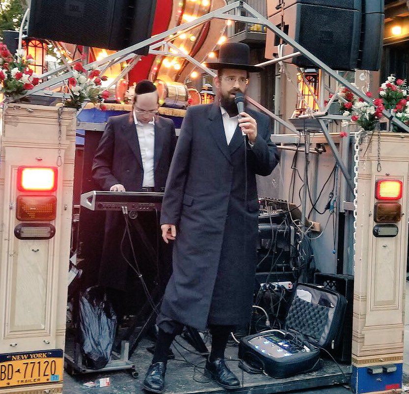 Jewish Music (@jewishmusichook) on Twitter photo Beautiful #HachnusesSeferTorah done earlier today by <a href="/Ywerdyger/">Yisroel Werdyger</a> as lead with the great <a href="/duvidshtendig/">DUVID SHTENDIG</a> on keys Beautiful #HachnusesSeferTorah done earlier today by <a href="/Ywerdyger/">Yisroel Werdyger</a> as lead with the great <a href="/duvidshtendig/">DUVID SHTENDIG</a> on keys