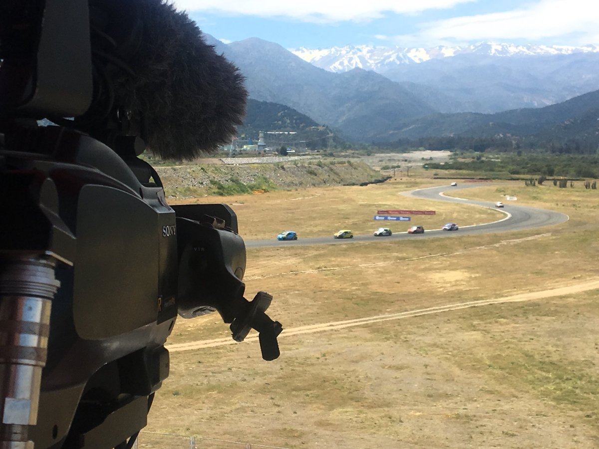KarimNur's tweet photo. Hoy cerramos una nueva temporada de #TPRacexCDO ,felicitaciones al equipo por el esfuerzo de llevar automovilismo en directo.@canal_CDO https://t.co/KVwhzV94HV