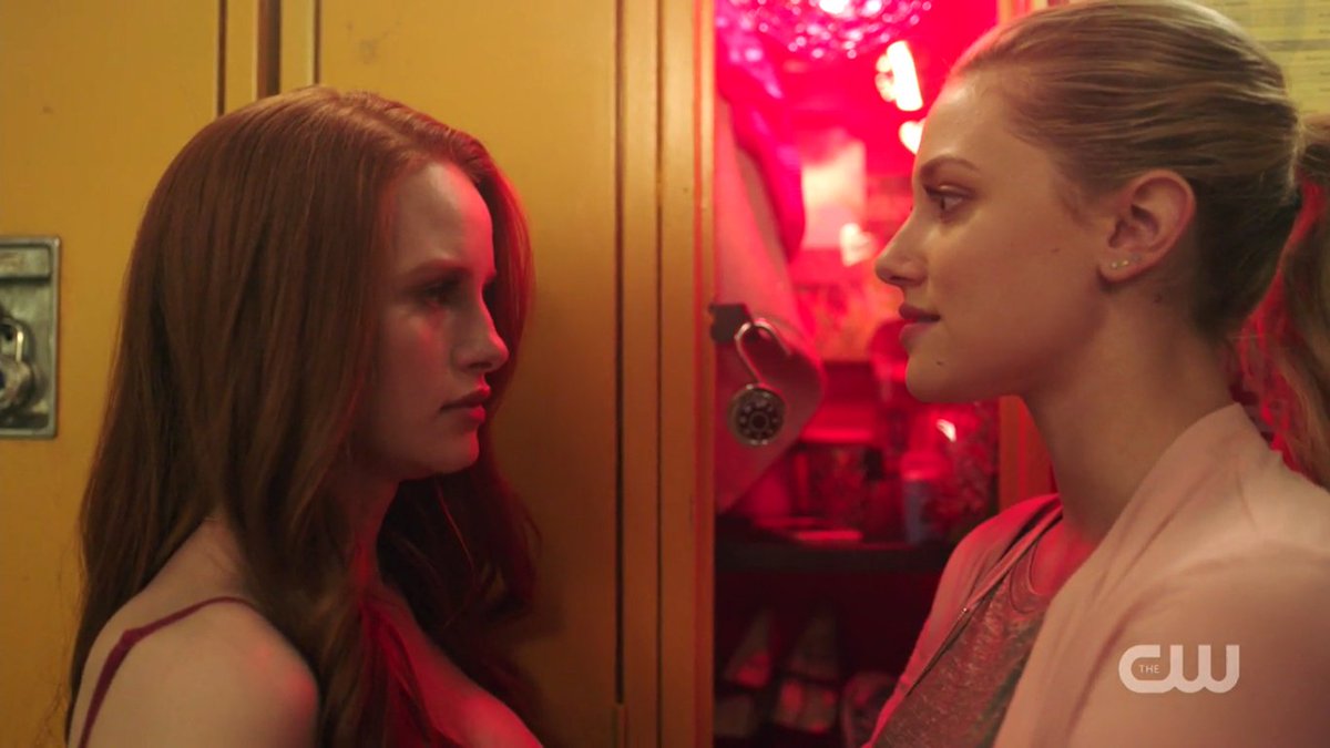 RiverdaleFansOL's tweet photo. Check out this week's #Riverdale Recap? The Top Moments of "Chapter Fifteen: Nighthawks" https://t.co/p3XDqWOGM6 @WriterRAS @RiverdaleWriter https://t.co/vd4RJjuqeq