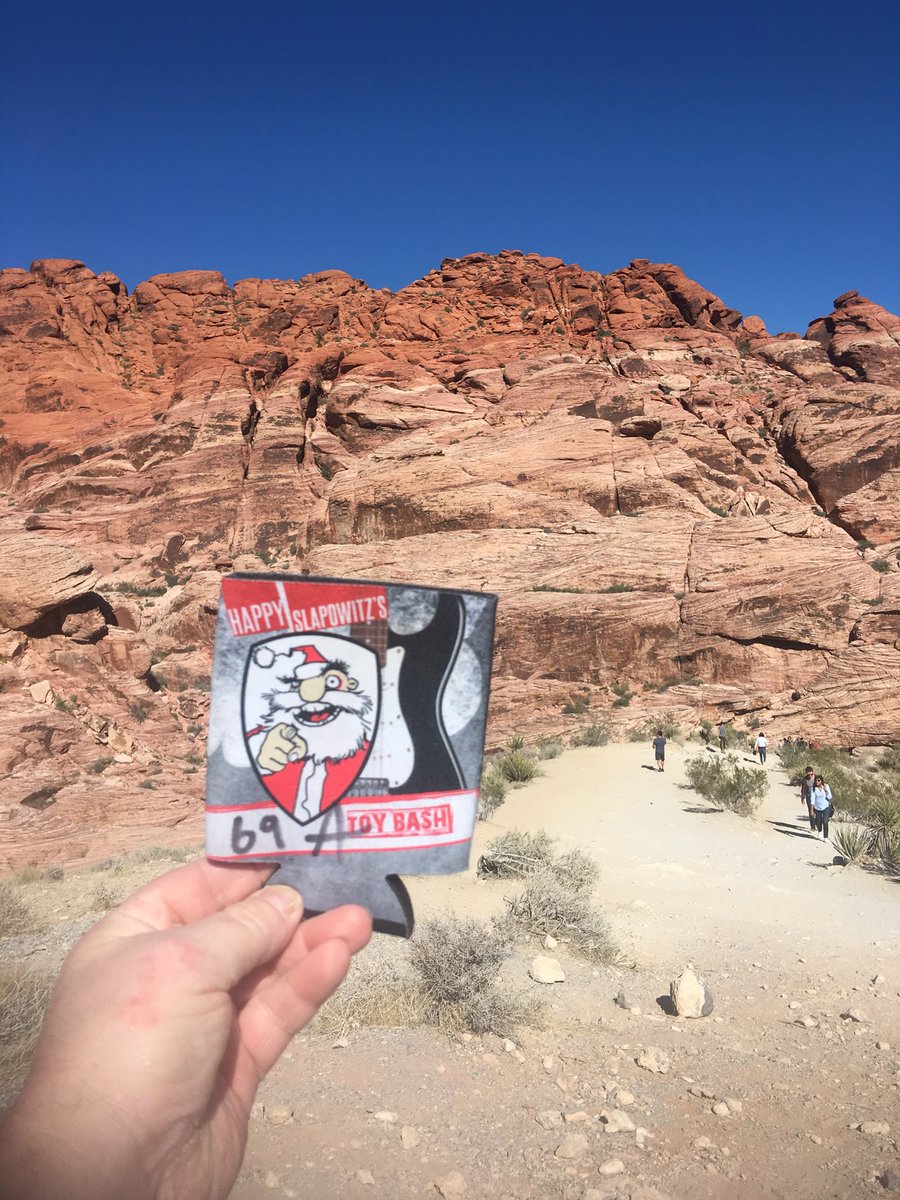 HappySlapowitz's tweet image. Happy’s elves enjoying the majesticness of Red Rocks Canyon.