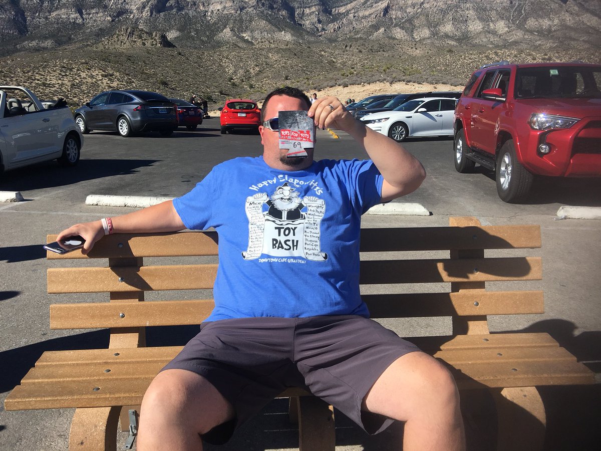 HappySlapowitz's tweet image. Happy’s elves enjoying the majesticness of Red Rocks Canyon.