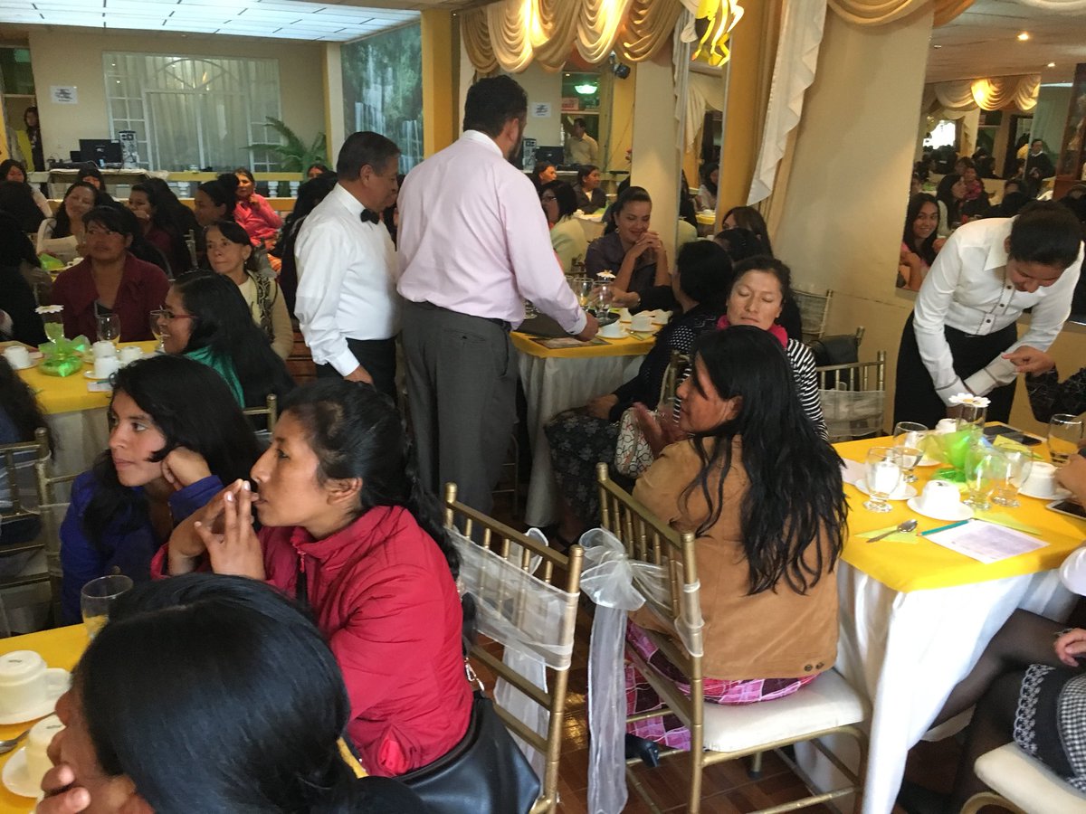 ferchiska12's tweet photo. Té entre amigas en #Riobamba. Linda tarde del #ProyectoMiel más de 130 mujeres https://t.co/NEXOkUq0E6