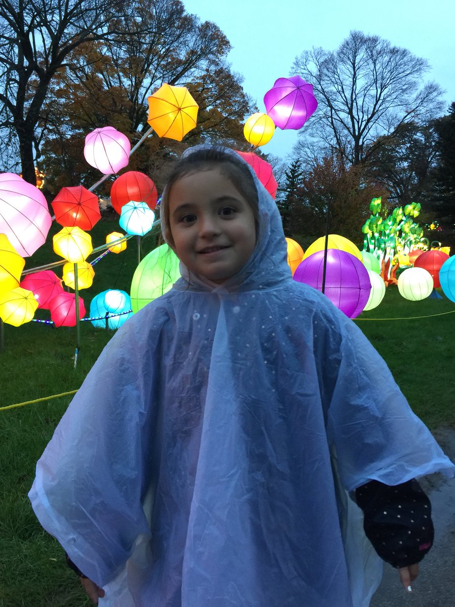 JenMcD09's tweet photo. @MissBin103 Dani’s weekend : early family birthday party Saturday &amp; went to China lights on Sunday! https://t.co/ewEb8WDnhg