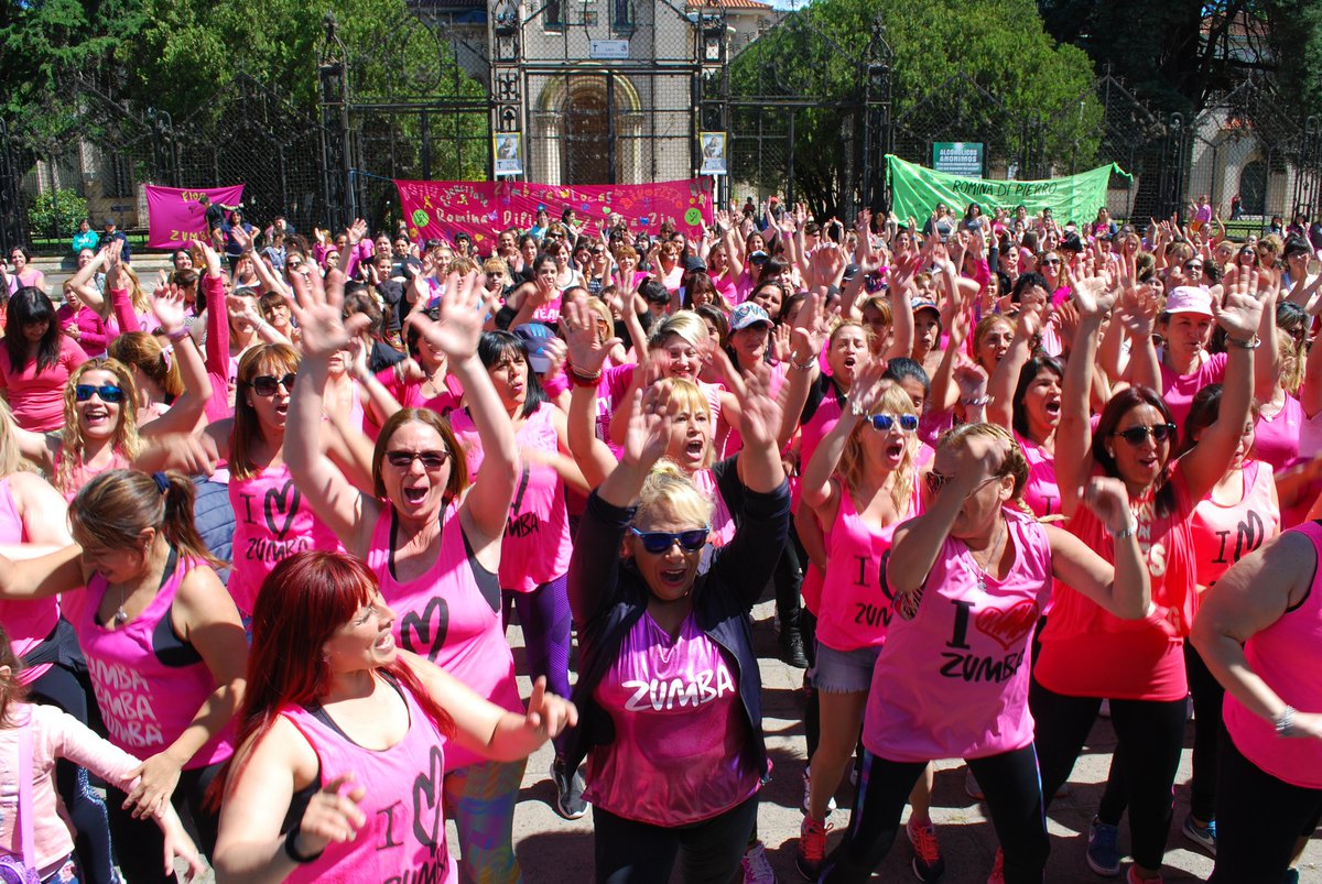 zumbaromy's tweet photo. Padua se vistió de rosa #zumba #partypink #CancerdeMama tomemos conciencia! @gustavomenendez @ZumbaFitnessArg @merlodeportes1 @MerloGob https://t.co/T6juczdh06