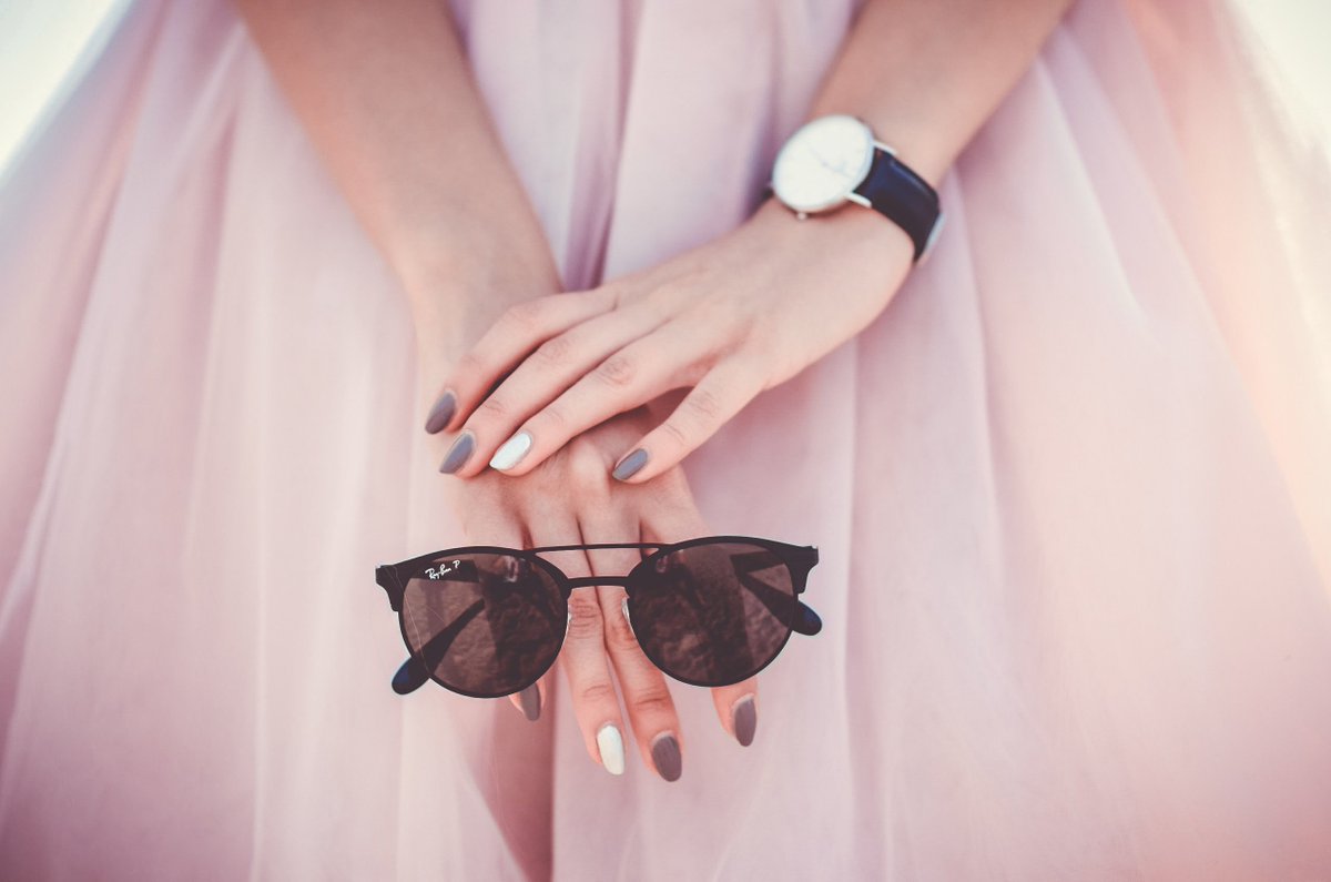 flauntbox's tweet photo. Nails need some love? Enter our free mani #giveaway on our fb page! https://t.co/RU4LuQthPl https://t.co/prIfO5pmRa