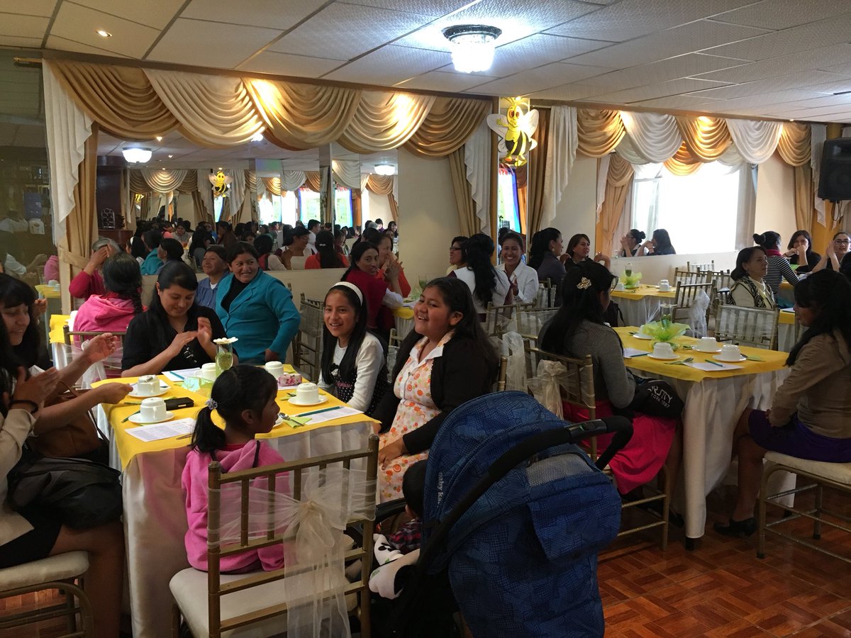ferchiska12's tweet photo. #proyectoMiel en Riobamba.
Aquí dando la recepción. Lindo programa. https://t.co/5BnWwQQLlb