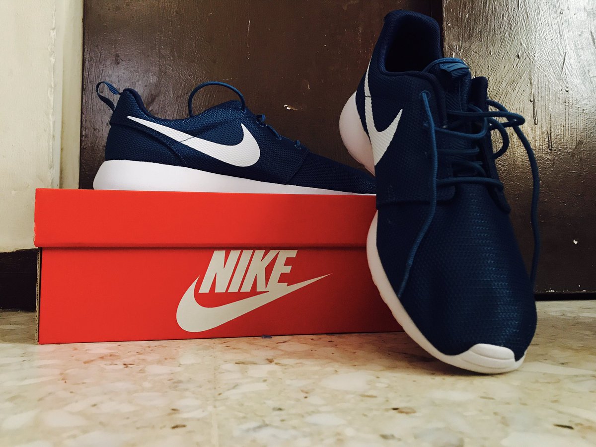 YaayoRocha's tweet photo. Mis nuevos bebes 😍
#AirMaxMotion
#AirMax90
#RosheOne https://t.co/iYd9GTFV5M