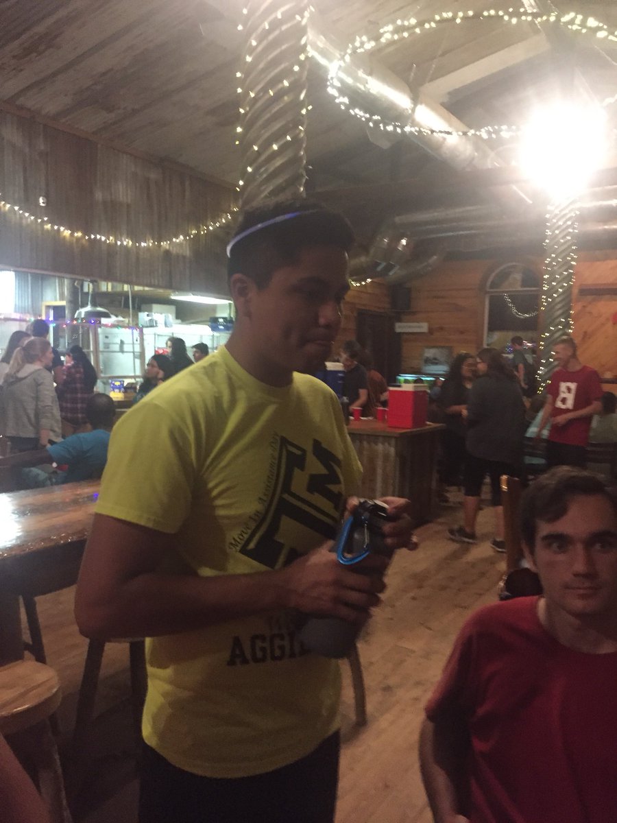heythere_Sav's tweet photo. A series titled: Things on @_JWHO_ ‘s head. 
#SCW2017 https://t.co/7KZO3LqhnV