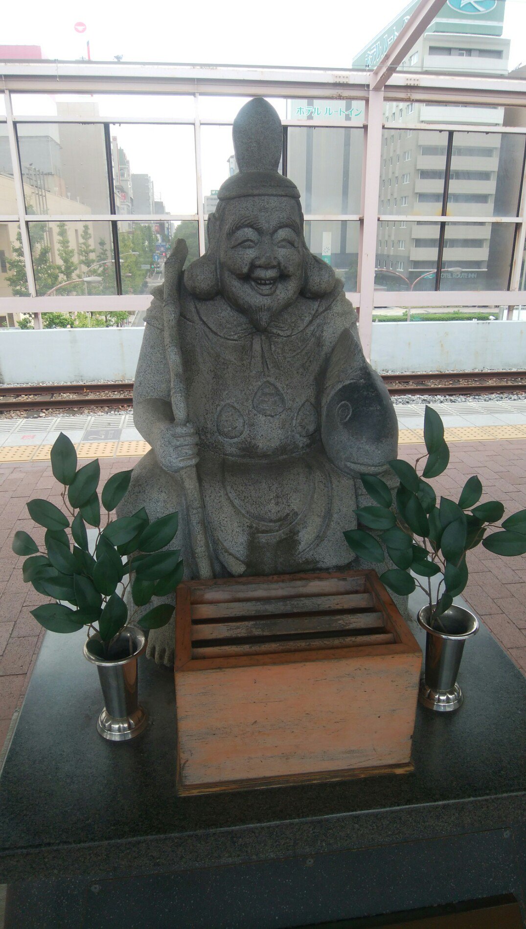 Ryuji Keeprolling 旅立ち恵比寿 佐賀は恵比寿像の数が日本一だそうな 佐賀駅 In 佐賀市 佐賀県 T Co Lavgmfgl6v T Co Xepuexdo6z Twitter