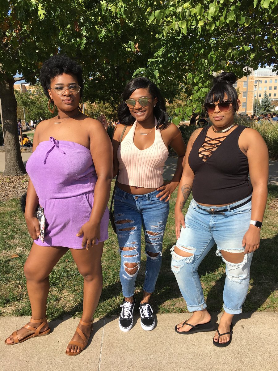 Syddknee__'s tweet photo. My girls ๐ค๐พ๐ #MUHC17 https://t.co/4UECEKdlI0