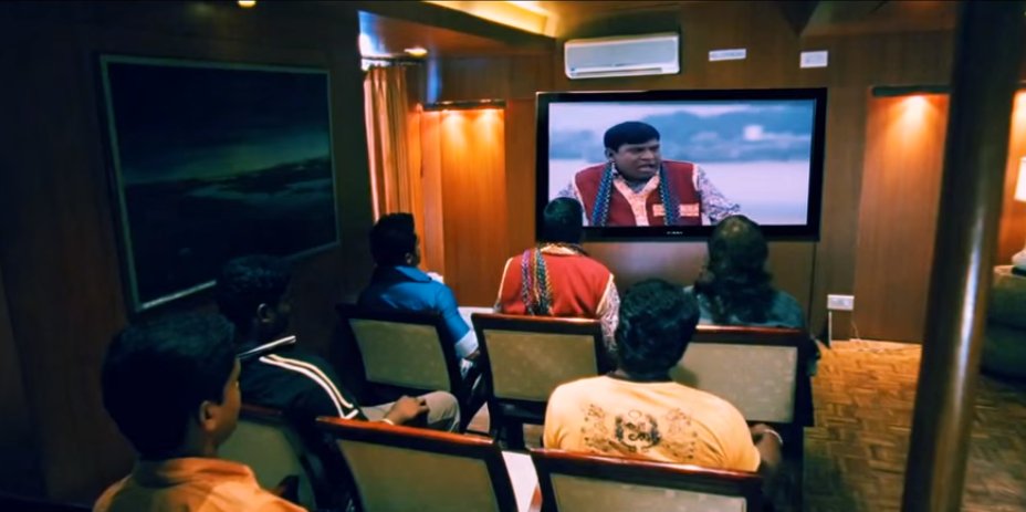 siva_keerthi's tweet photo. #KamalHaasan watched #MERSAL with VIJAY &amp; ATLEE.. 

என்னடா என் படத்த எனக்கே போட்டு காமிக்கிரீங்க 😂
@ClubVml @Kokki_Off @MassAjithfc https://t.co/7YE6qHSQIR