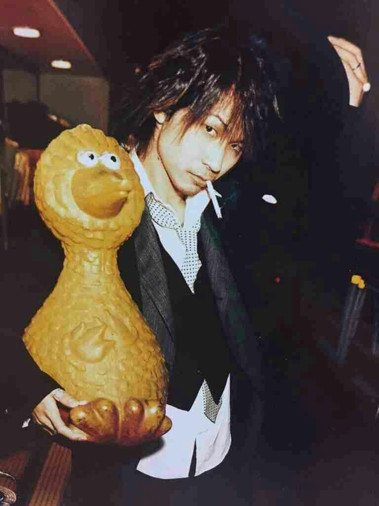 IAKwmg's tweet photo. タバコの似合うギタリスト
#hide
#TOEU
#麗&葵
#KEN https://t.co/NHmiEBjFar