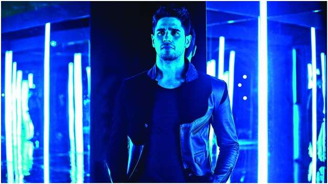 dnaAfterHrs's tweet photo. The iconic track from the ’80s — Raat Baki — reprised in #Ittefaq, to release today https://t.co/zffkYhjlwg by   @harshu0606 https://t.co/KwtyJDbKsq