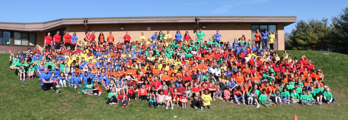 katrinakrych's tweet photo. Check out our entire Wolverine Family!!  What an awesome event the PTO organized - our first ever Wolverine Dash.  #mcpasd #wolverinepride https://t.co/693kHW9yJN
