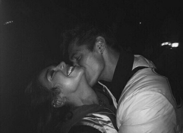 Dimple969's tweet photo. Steady heartbeats
gallop with one word
my name on your lips

#inkmine #benthalos #haikuchallenge #SatLines #inpoems #haiku #DimpleVerse #vss https://t.co/YWKUswKB3Y