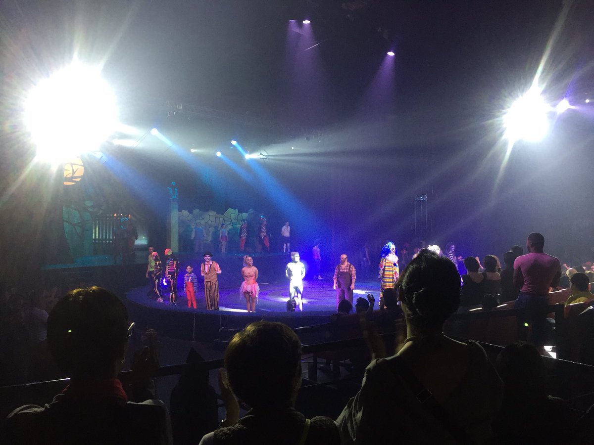 Muy recomendable #CircodelasPesadillas ! Se van a divertir mucho ... @DarioFimbres fue la estrella con su pandero 💃🏻 #Soytufan !!