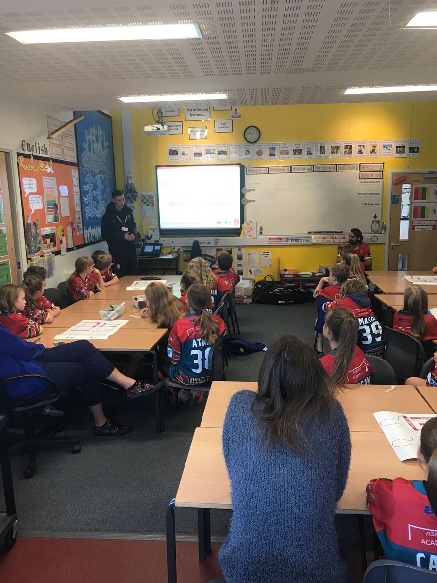 hullkrofficial's tweet photo. We are spending the day at @Molescroft today, taking part in 'A Day in the life of a Hull KR player' https://t.co/EjessZ4NsI