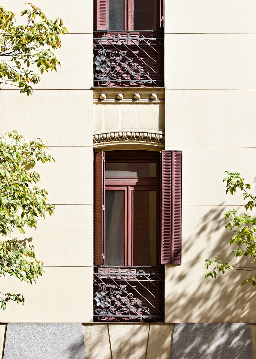 CasaDecor's tweet photo. El edificio de #CasaDecor2018 tiene 17 ventanas abalconadas por piso, que hacen un total de 68 aperturas exteriores. https://t.co/aQw1OJOXXR https://t.co/Uy1qHDy6lm