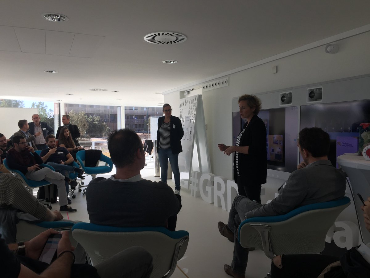 AgatheBAILLY4's tweet photo. Belle séquence de travail et de brainstorming au #CreativDay 👍 #GRDFMED. Et vous, quelles initiatives digitales vous enthousiasment ? https://t.co/0og0zPf9wr
