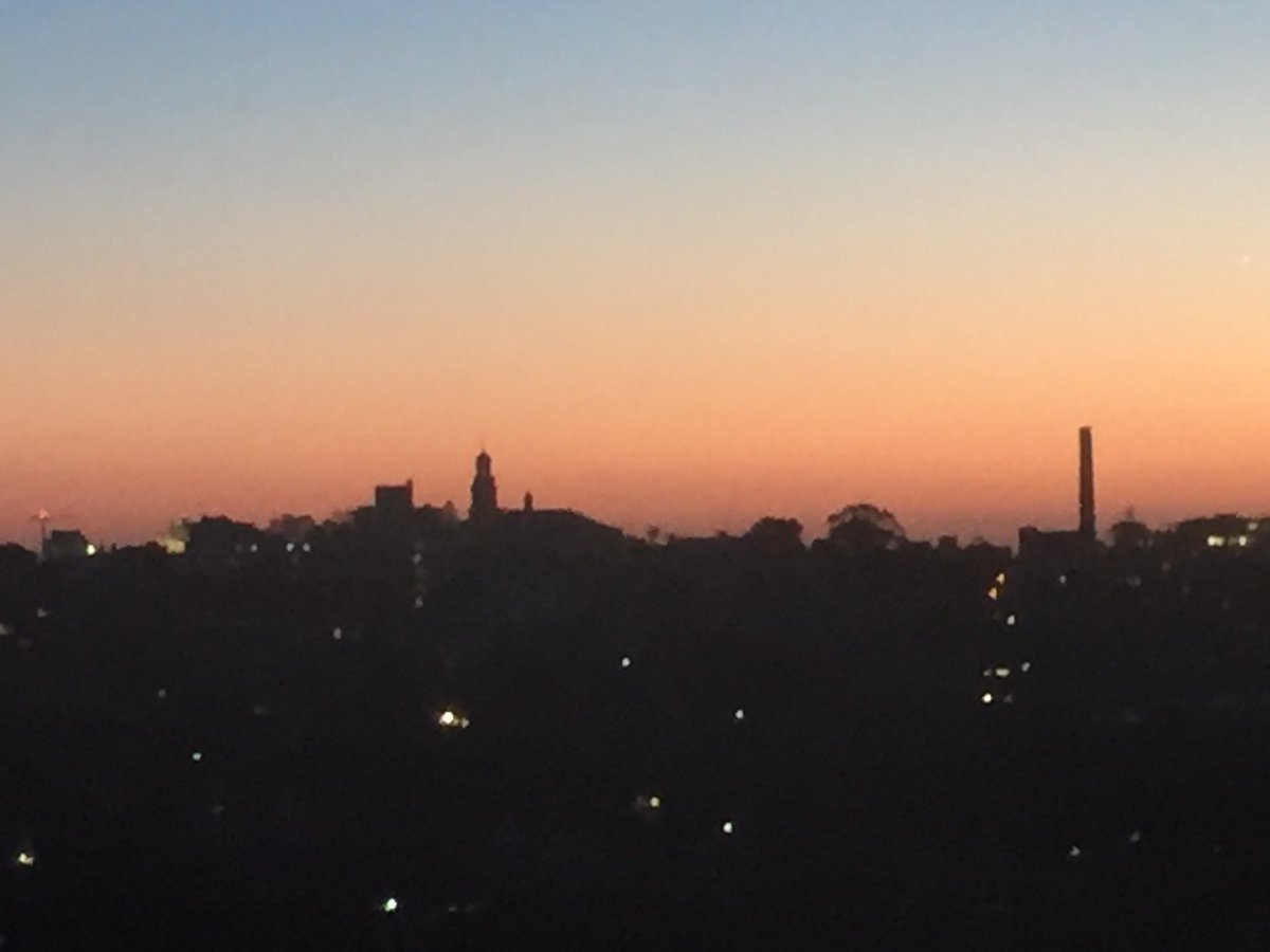 christinelrnce's tweet photo. Night time skyline #PaddingtonTownHall https://t.co/8xQ62lnQpS